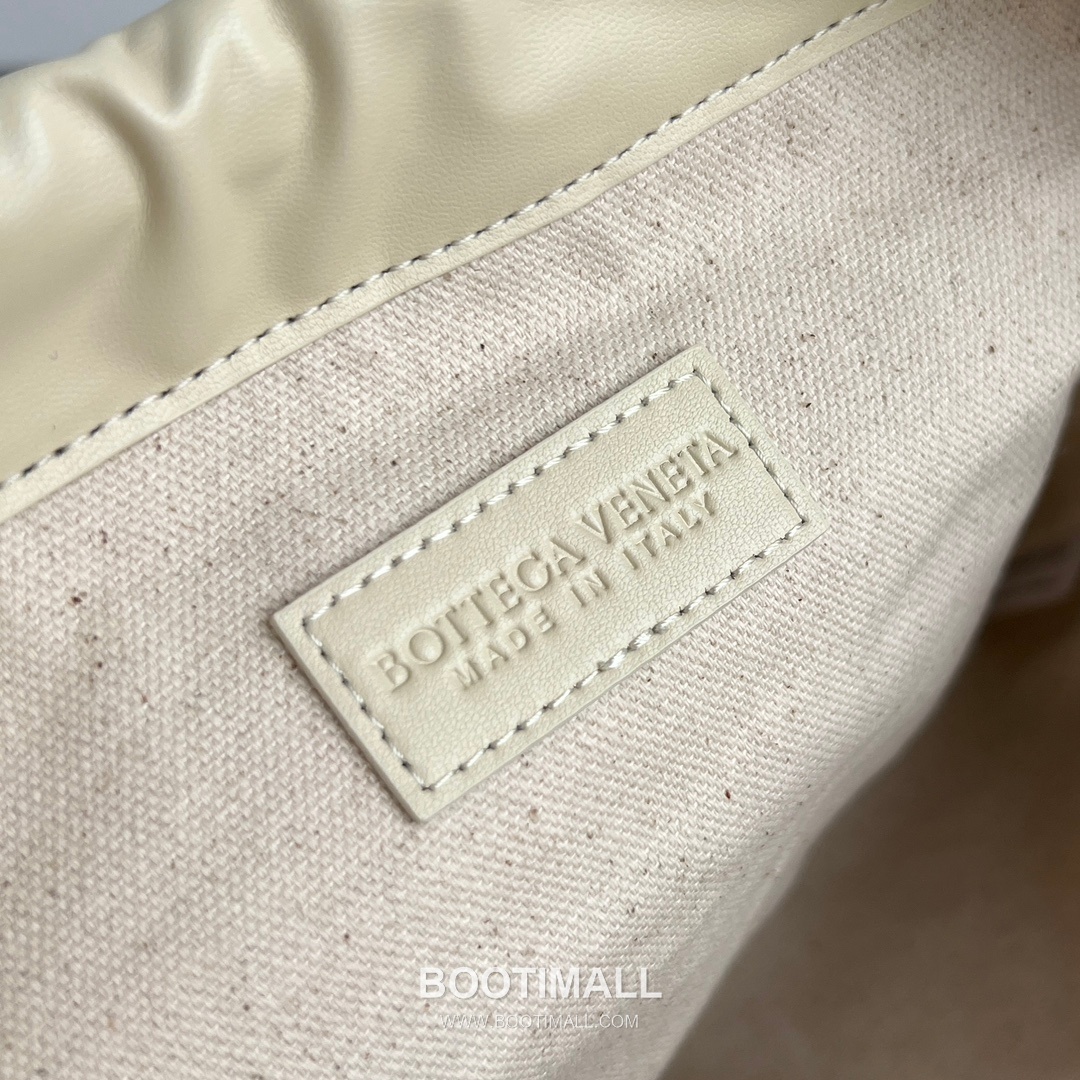 Bottega Veneta Woven Raffia Dustbag Raffia, Calfskin Beige Crossbody Bag 보테가 베네타 위빙 라피아 더스트백 839102 라피아, 카프스킨 베이지 크로스백 32cm 12