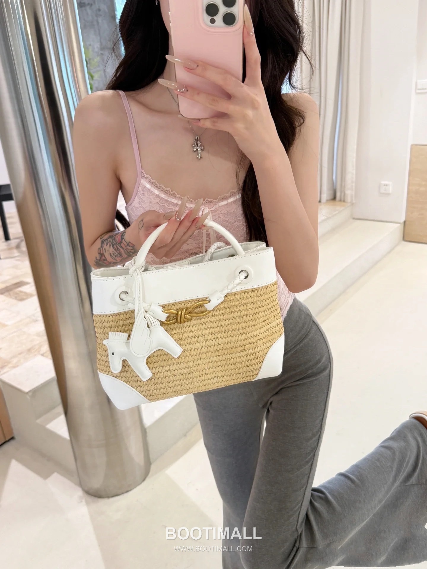 Bottega Veneta Andiamo Bag Nylon Raffia, Lambskin Beige Top Handle Bag 보테가 베네타 안디아모 백 나일론 라피아, 양가죽 베이지 탑핸들백 25×20×10cm 3