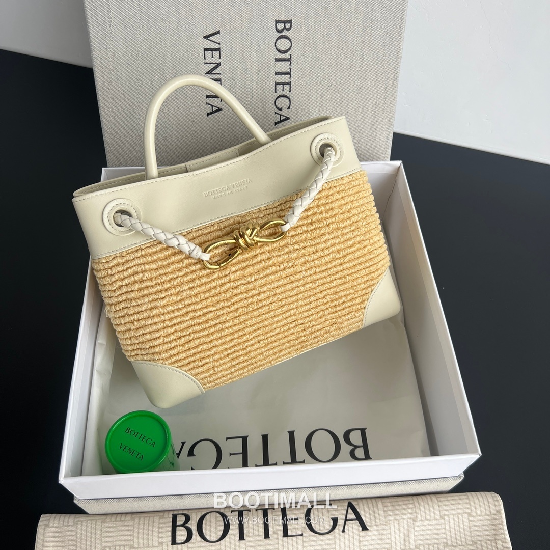 Bottega Veneta Andiamo Bag Nylon Raffia, Lambskin Beige Top Handle Bag 보테가 베네타 안디아모 백 나일론 라피아, 양가죽 베이지 탑핸들백 25×20×10cm 4