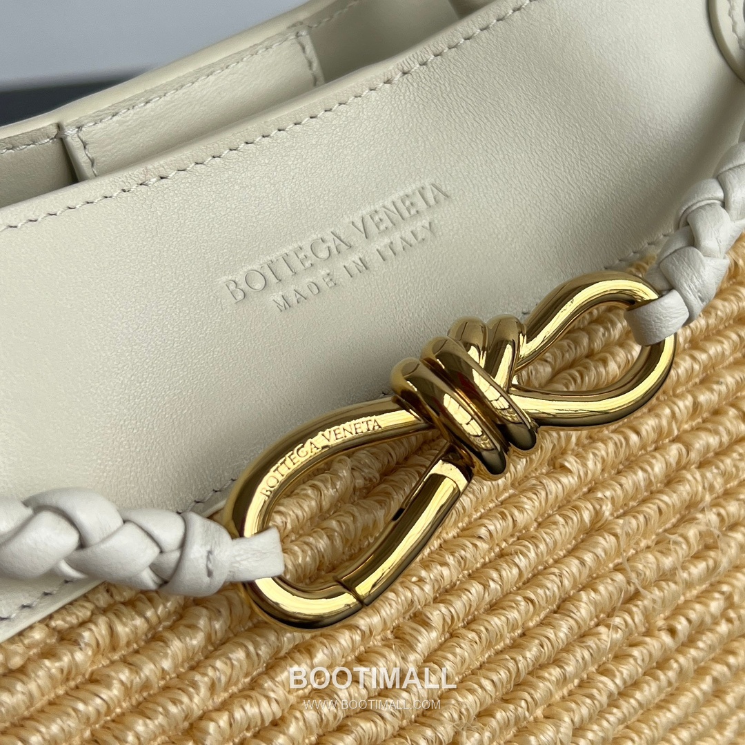 Bottega Veneta Andiamo Bag Nylon Raffia, Lambskin Beige Top Handle Bag 보테가 베네타 안디아모 백 나일론 라피아, 양가죽 베이지 탑핸들백 25×20×10cm 11