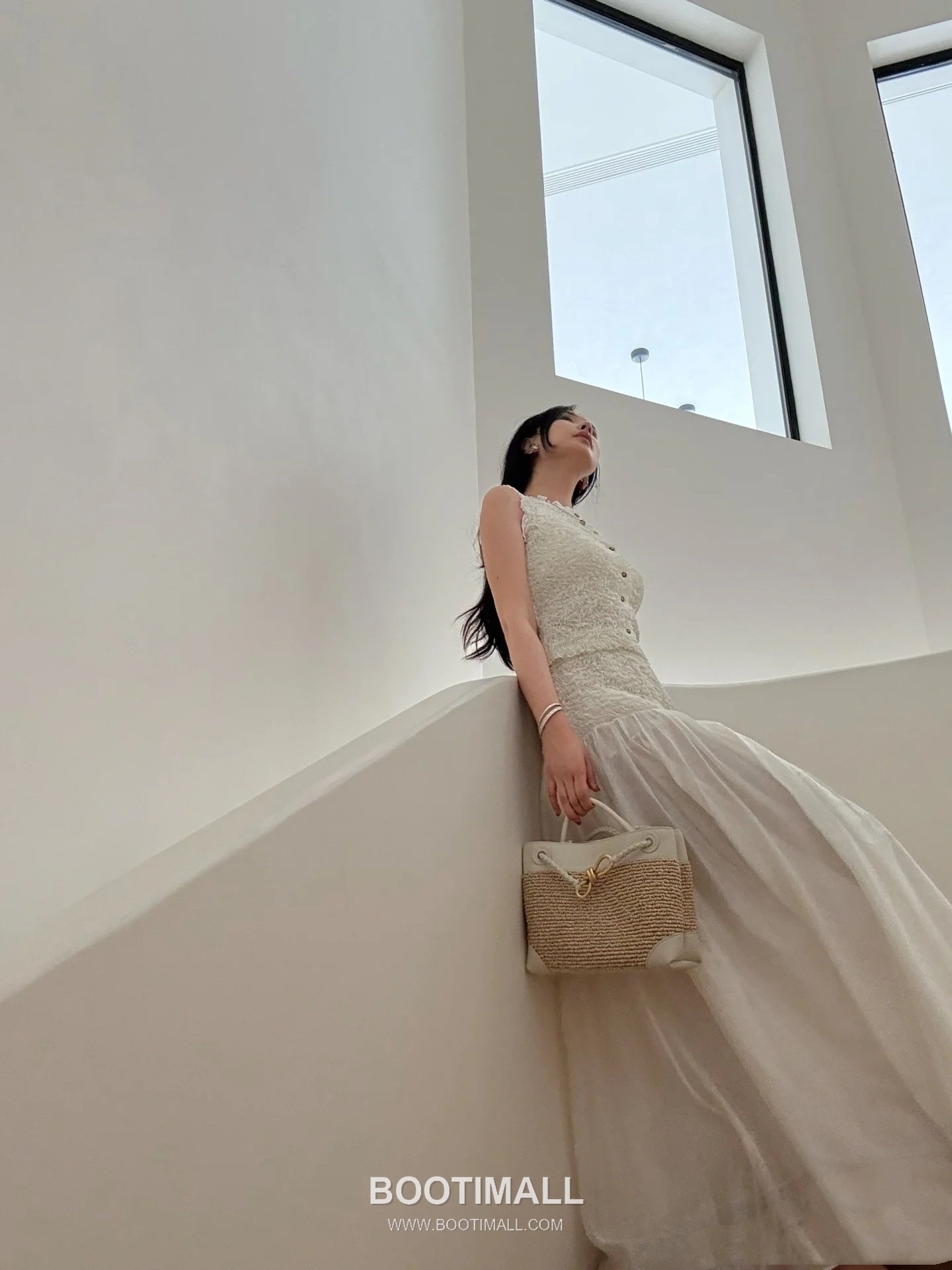 Bottega Veneta Andiamo Tote Nylon Raffia, Lambskin Natural Tote Bag 보테가 베네타 안디아모 토트 나일론 라피아, 램스킨(양가죽) 내추럴 토트백 32×24×12cm 2