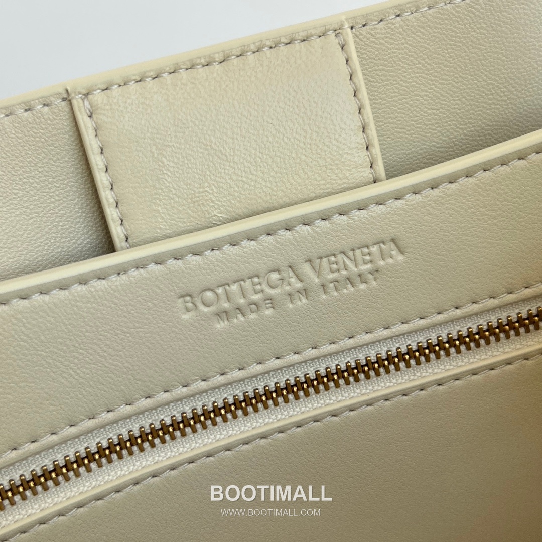 Bottega Veneta Andiamo Tote Nylon Raffia, Lambskin Natural Tote Bag 보테가 베네타 안디아모 토트 나일론 라피아, 램스킨(양가죽) 내추럴 토트백 32×24×12cm 11