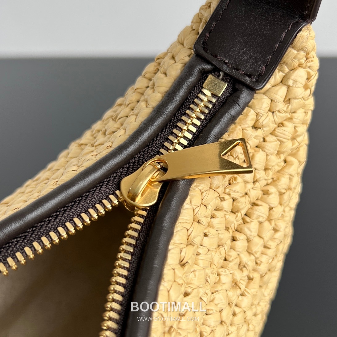 Bottega Veneta Wallace Straw Tote Raffia, Calfskin, Canvas Natural Tote Bag 보테가 베네타 월리스 라피아 토트백 라피아, 송아지가죽, 캔버스 내추럴 20x13x9.5cm 11