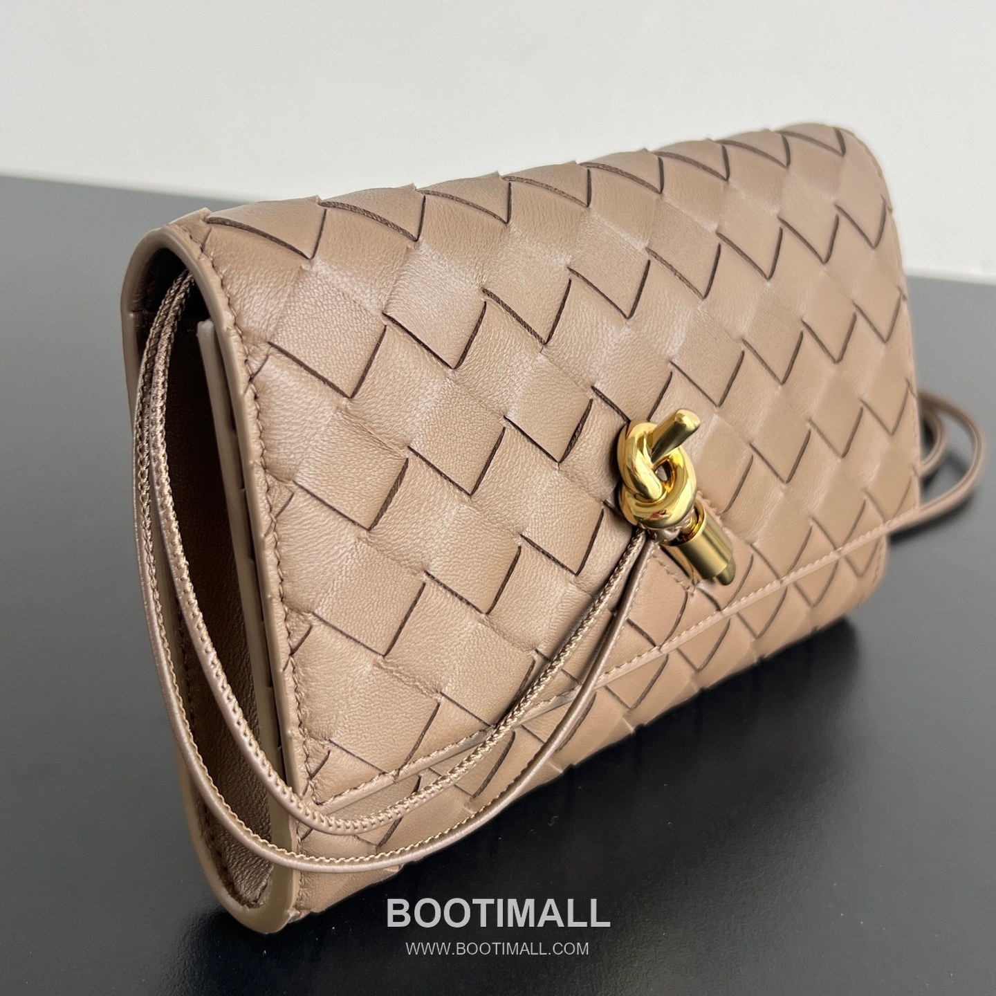 Bottega Veneta Andiamo Envelope Intrecciato Lambskin White Crossbody Bag 보테가 베네타 안디아모 엔벨로프 인트레치아토 램스킨 화이트 크로스백 19cm 6