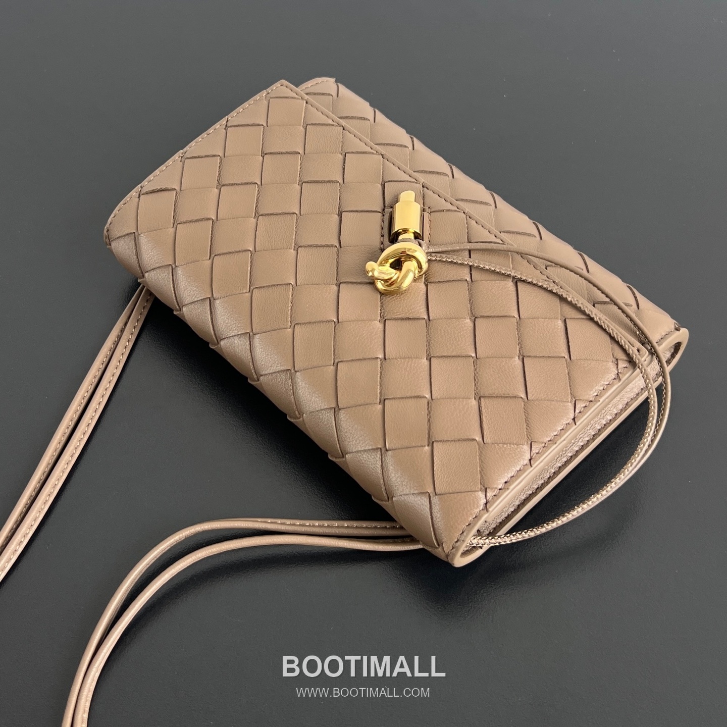 Bottega Veneta Andiamo Envelope Intrecciato Lambskin White Crossbody Bag 보테가 베네타 안디아모 엔벨로프 인트레치아토 램스킨 화이트 크로스백 19cm 9