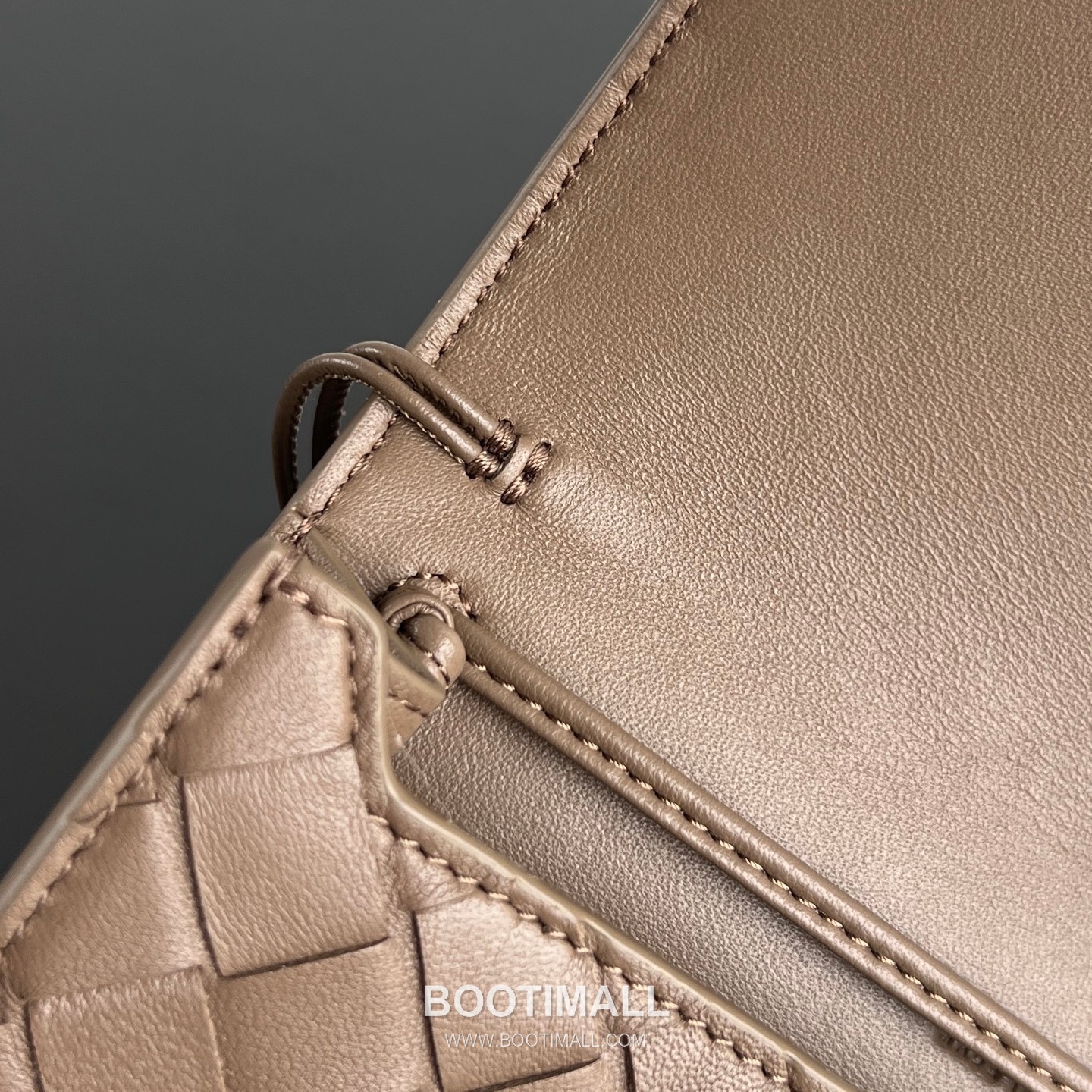 Bottega Veneta Andiamo Envelope Intrecciato Lambskin White Crossbody Bag 보테가 베네타 안디아모 엔벨로프 인트레치아토 램스킨 화이트 크로스백 19cm 12