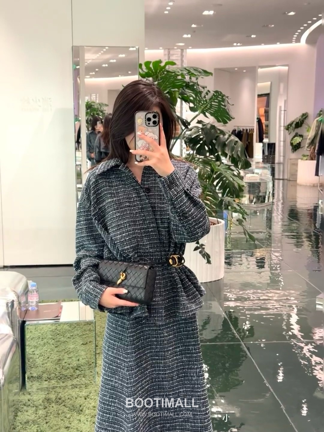 Bottega Veneta Andiamo Envelope Intrecciato Lambskin White Crossbody Bag 보테가 베네타 안디아모 엔벨로프 인트레치아토 램스킨 화이트 크로스백 19cm 1