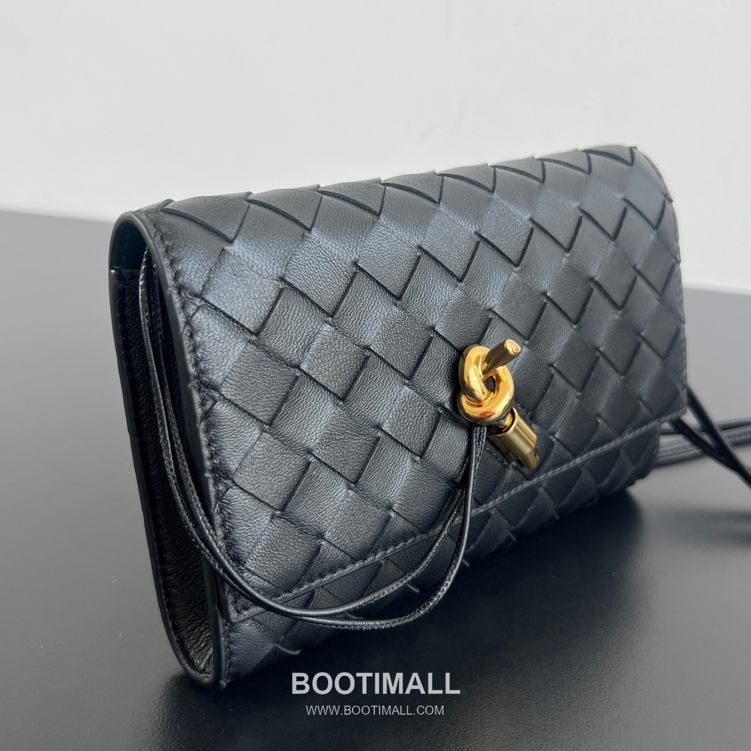Bottega Veneta Andiamo Envelope Intrecciato Lambskin White Crossbody Bag 보테가 베네타 안디아모 엔벨로프 인트레치아토 램스킨 화이트 크로스백 19cm 6