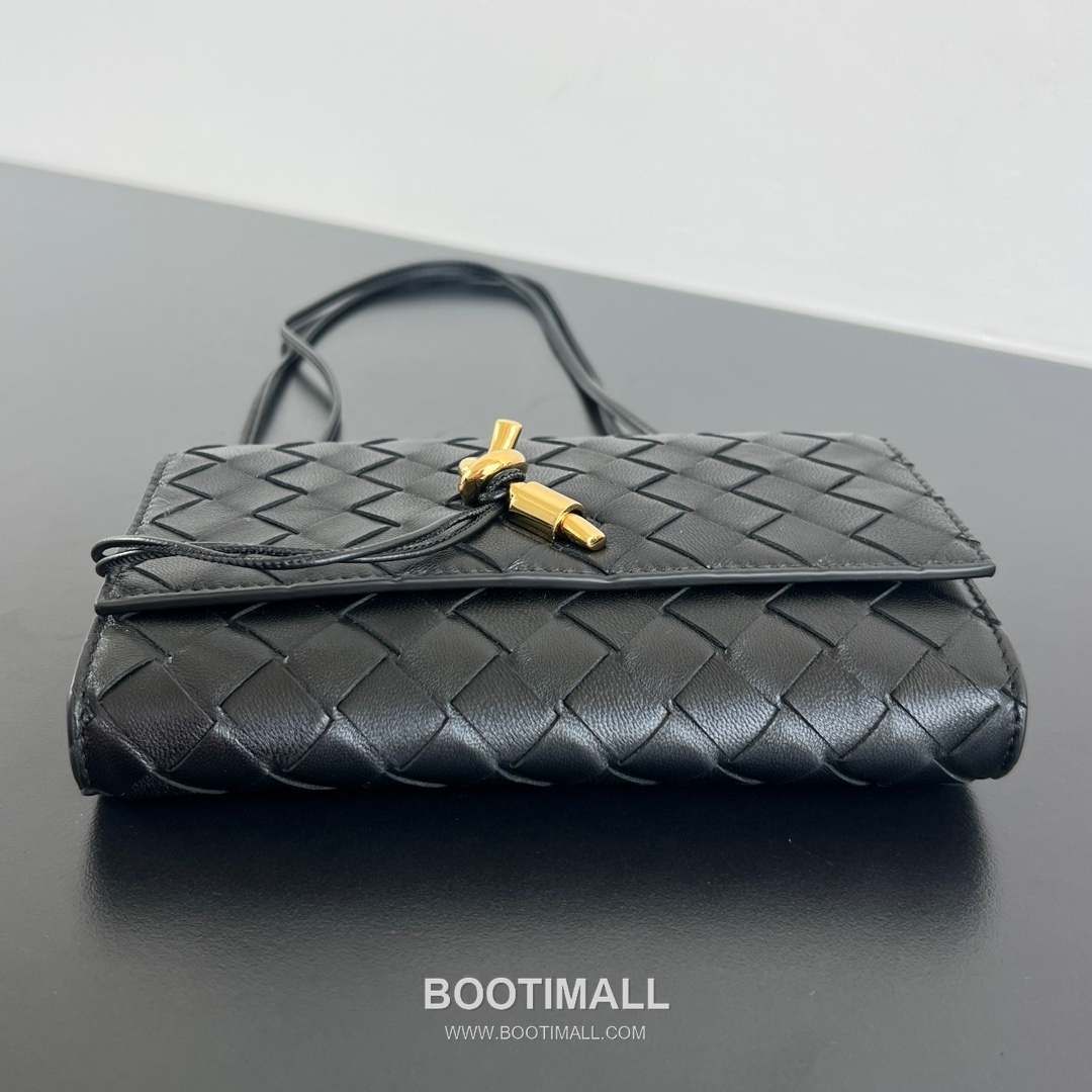 Bottega Veneta Andiamo Envelope Intrecciato Lambskin White Crossbody Bag 보테가 베네타 안디아모 엔벨로프 인트레치아토 램스킨 화이트 크로스백 19cm 8