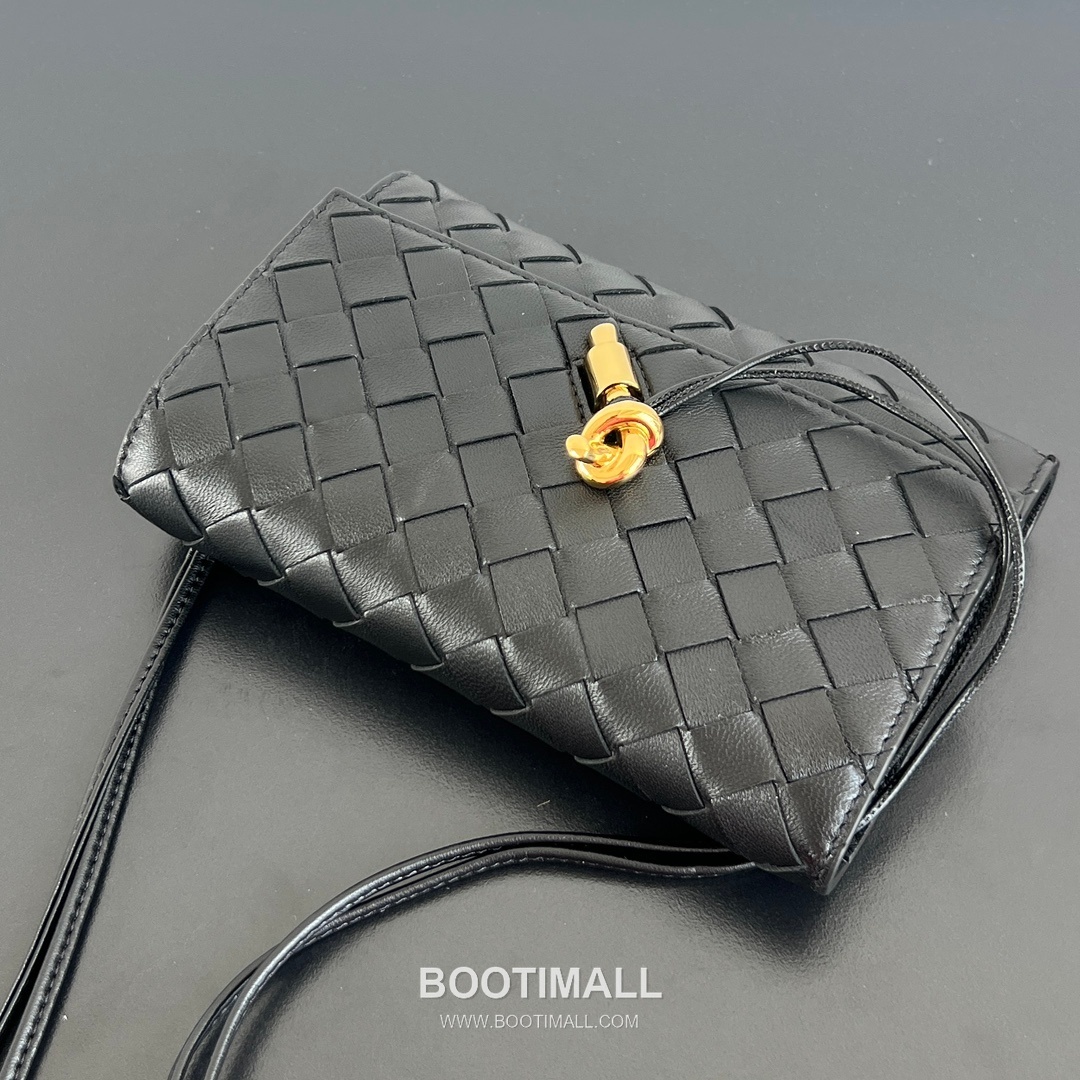 Bottega Veneta Andiamo Envelope Intrecciato Lambskin White Crossbody Bag 보테가 베네타 안디아모 엔벨로프 인트레치아토 램스킨 화이트 크로스백 19cm 10