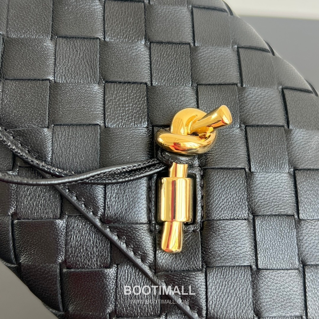 Bottega Veneta Andiamo Envelope Intrecciato Lambskin White Crossbody Bag 보테가 베네타 안디아모 엔벨로프 인트레치아토 램스킨 화이트 크로스백 19cm 11