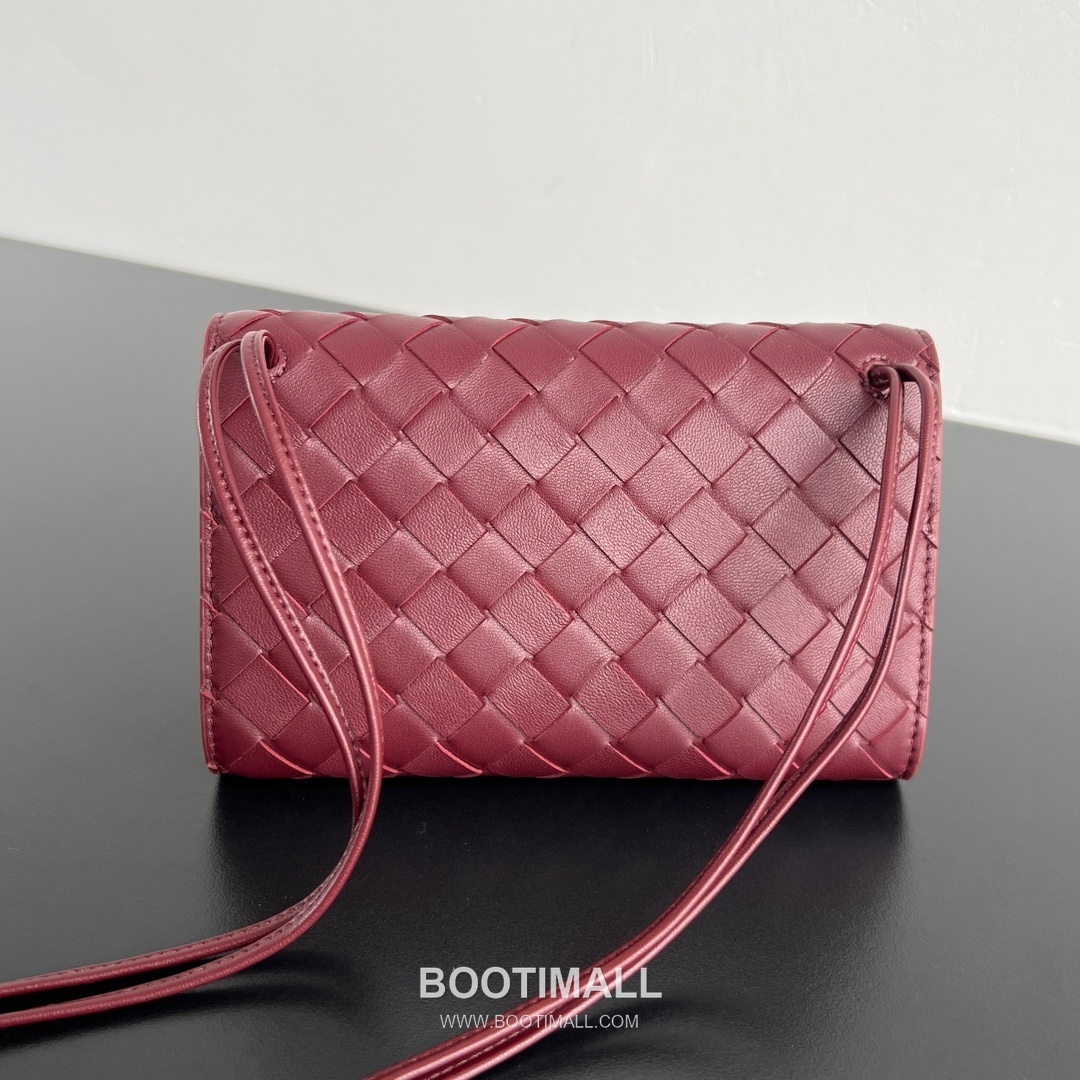 Bottega Veneta Andiamo Envelope Intrecciato Lambskin White Crossbody Bag 보테가 베네타 안디아모 엔벨로프 인트레치아토 램스킨 화이트 크로스백 19cm 5