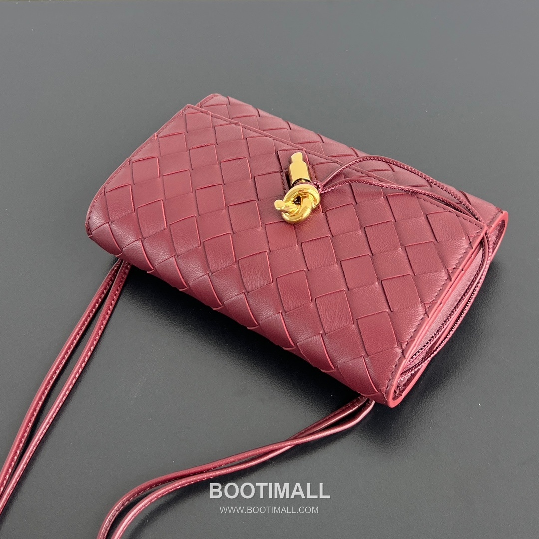 Bottega Veneta Andiamo Envelope Intrecciato Lambskin White Crossbody Bag 보테가 베네타 안디아모 엔벨로프 인트레치아토 램스킨 화이트 크로스백 19cm 6