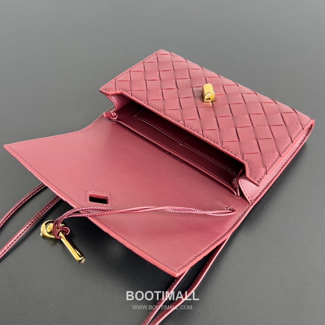 Bottega Veneta Andiamo Envelope Intrecciato Lambskin White Crossbody Bag 보테가 베네타 안디아모 엔벨로프 인트레치아토 램스킨 화이트 크로스백 19cm 7