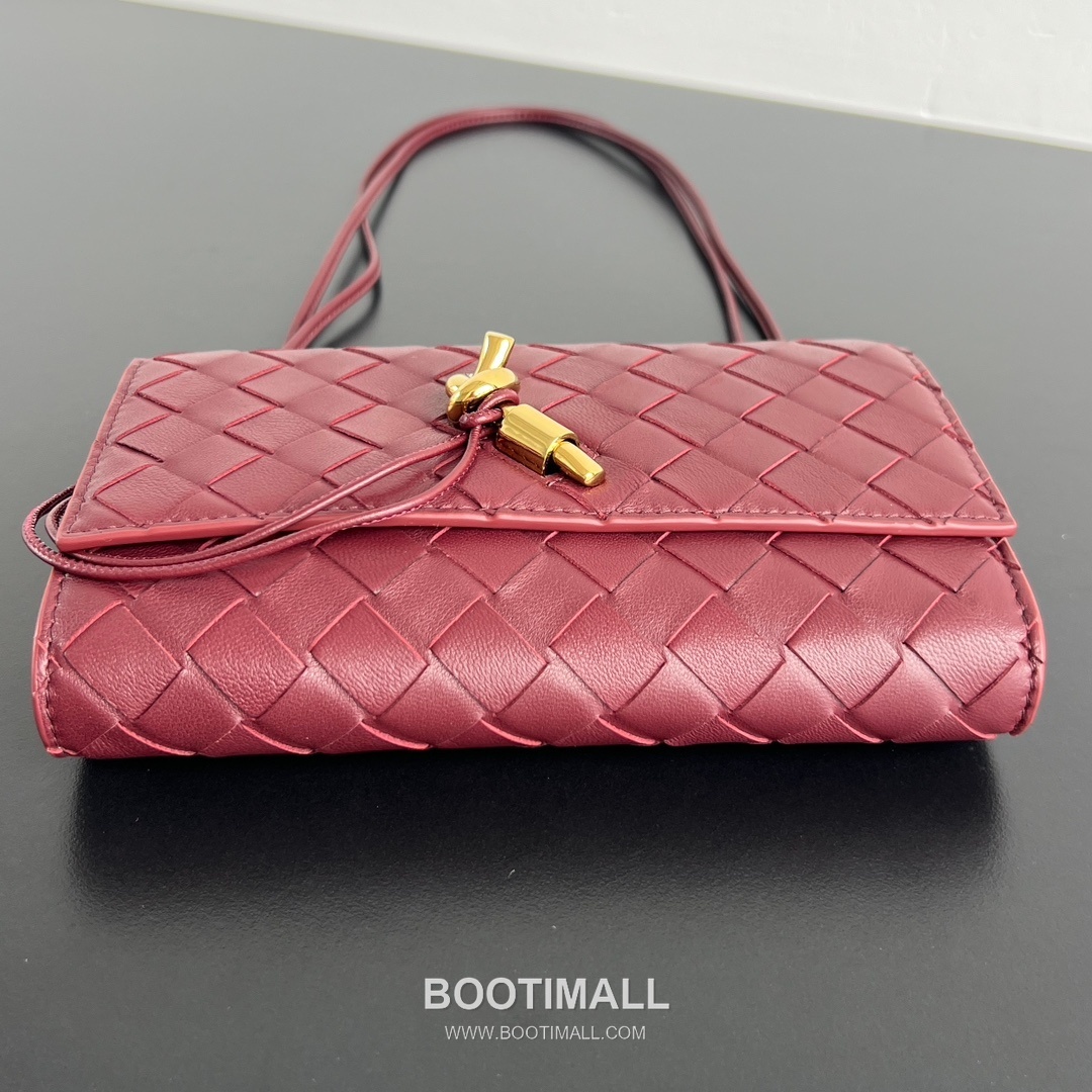 Bottega Veneta Andiamo Envelope Intrecciato Lambskin White Crossbody Bag 보테가 베네타 안디아모 엔벨로프 인트레치아토 램스킨 화이트 크로스백 19cm 8