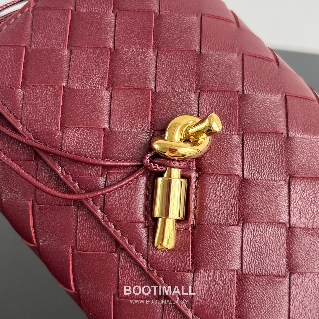 Bottega Veneta Andiamo Envelope Intrecciato Lambskin White Crossbody Bag 보테가 베네타 안디아모 엔벨로프 인트레치아토 램스킨 화이트 크로스백 19cm 9