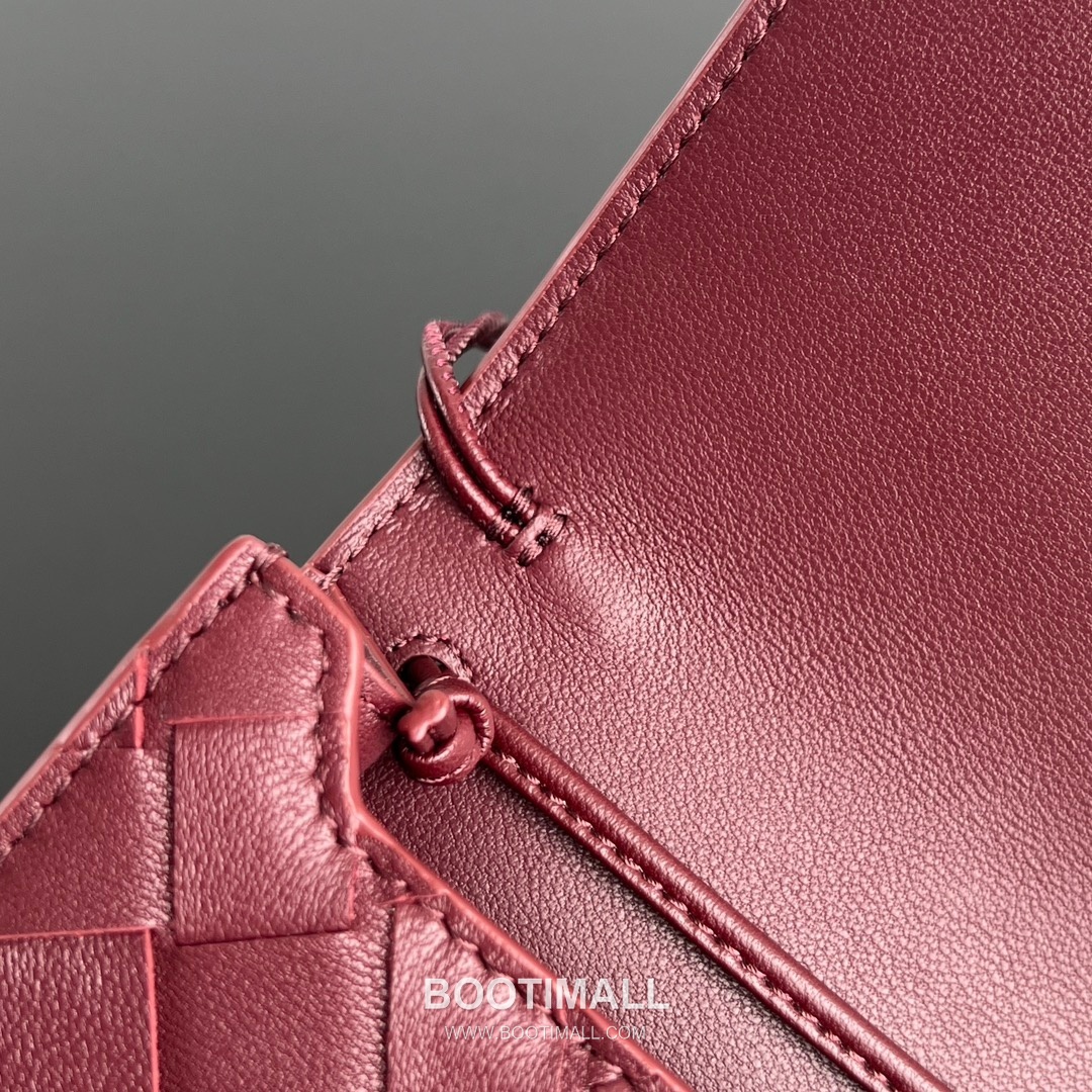 Bottega Veneta Andiamo Envelope Intrecciato Lambskin White Crossbody Bag 보테가 베네타 안디아모 엔벨로프 인트레치아토 램스킨 화이트 크로스백 19cm 10