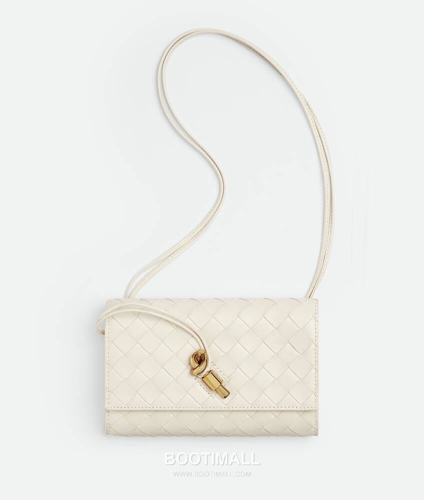 Bottega Veneta Andiamo Envelope Intrecciato Lambskin White Crossbody Bag 보테가 베네타 안디아모 엔벨로프 인트레치아토 램스킨 화이트 크로스백 19cm 1