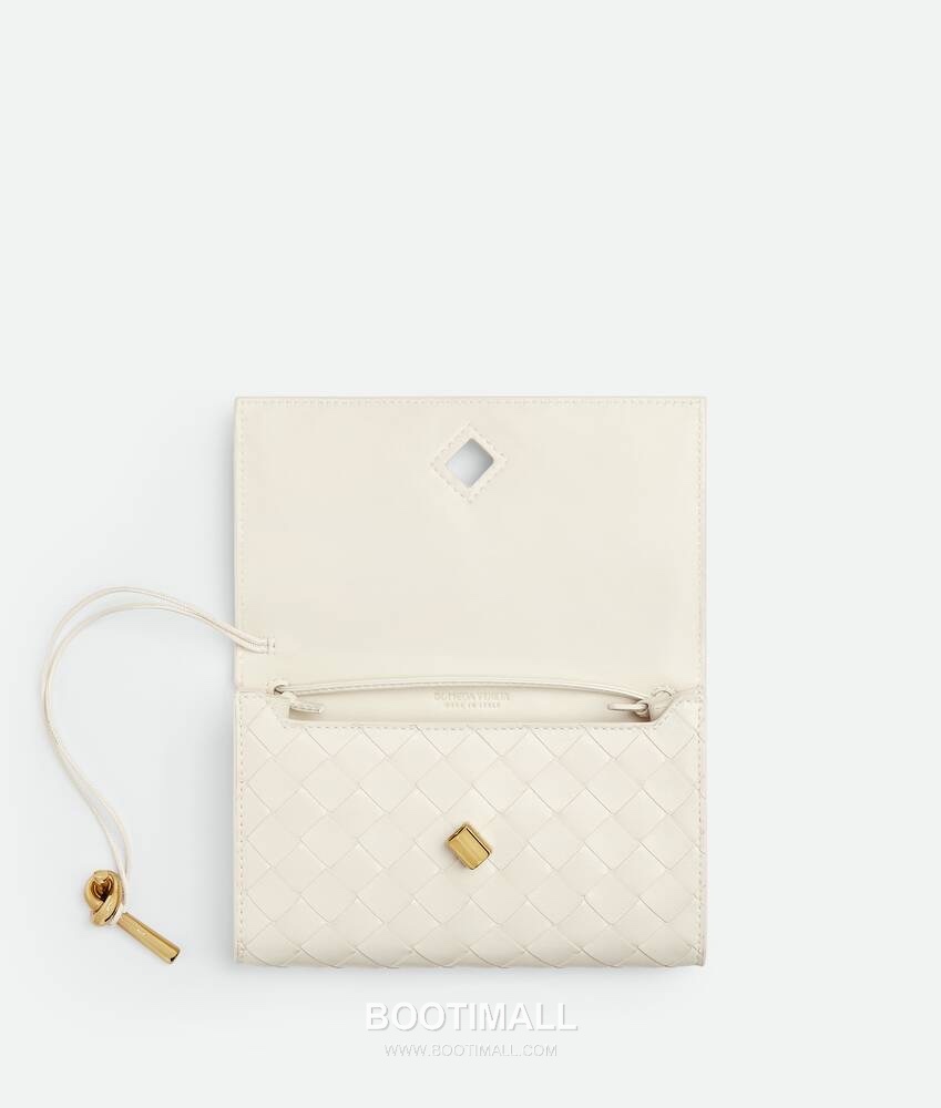 Bottega Veneta Andiamo Envelope Intrecciato Lambskin White Crossbody Bag 보테가 베네타 안디아모 엔벨로프 인트레치아토 램스킨 화이트 크로스백 19cm 2