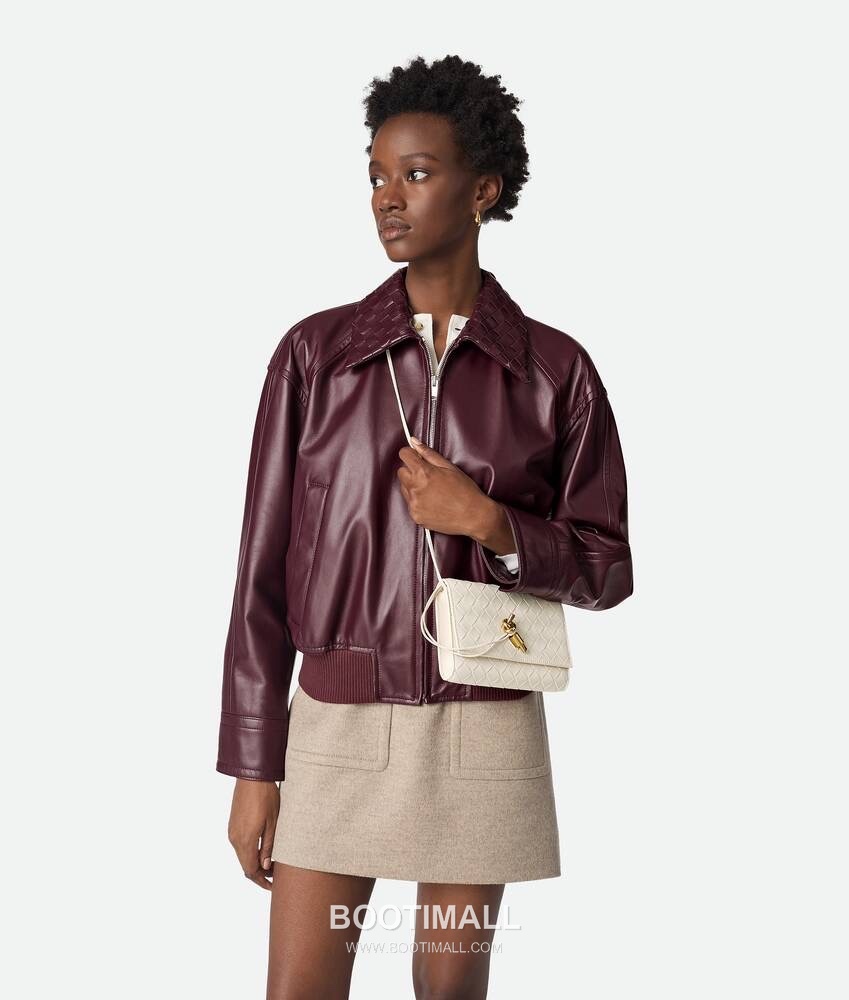 Bottega Veneta Andiamo Envelope Intrecciato Lambskin White Crossbody Bag 보테가 베네타 안디아모 엔벨로프 인트레치아토 램스킨 화이트 크로스백 19cm 3