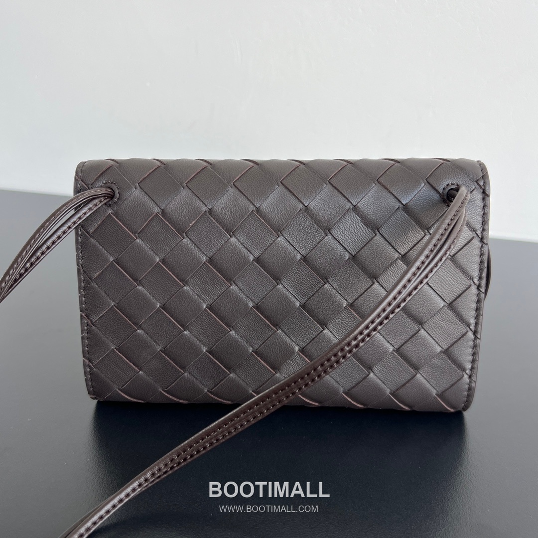 Bottega Veneta Andiamo Envelope Intrecciato Lambskin White Crossbody Bag 보테가 베네타 안디아모 엔벨로프 인트레치아토 램스킨 화이트 크로스백 19cm 5