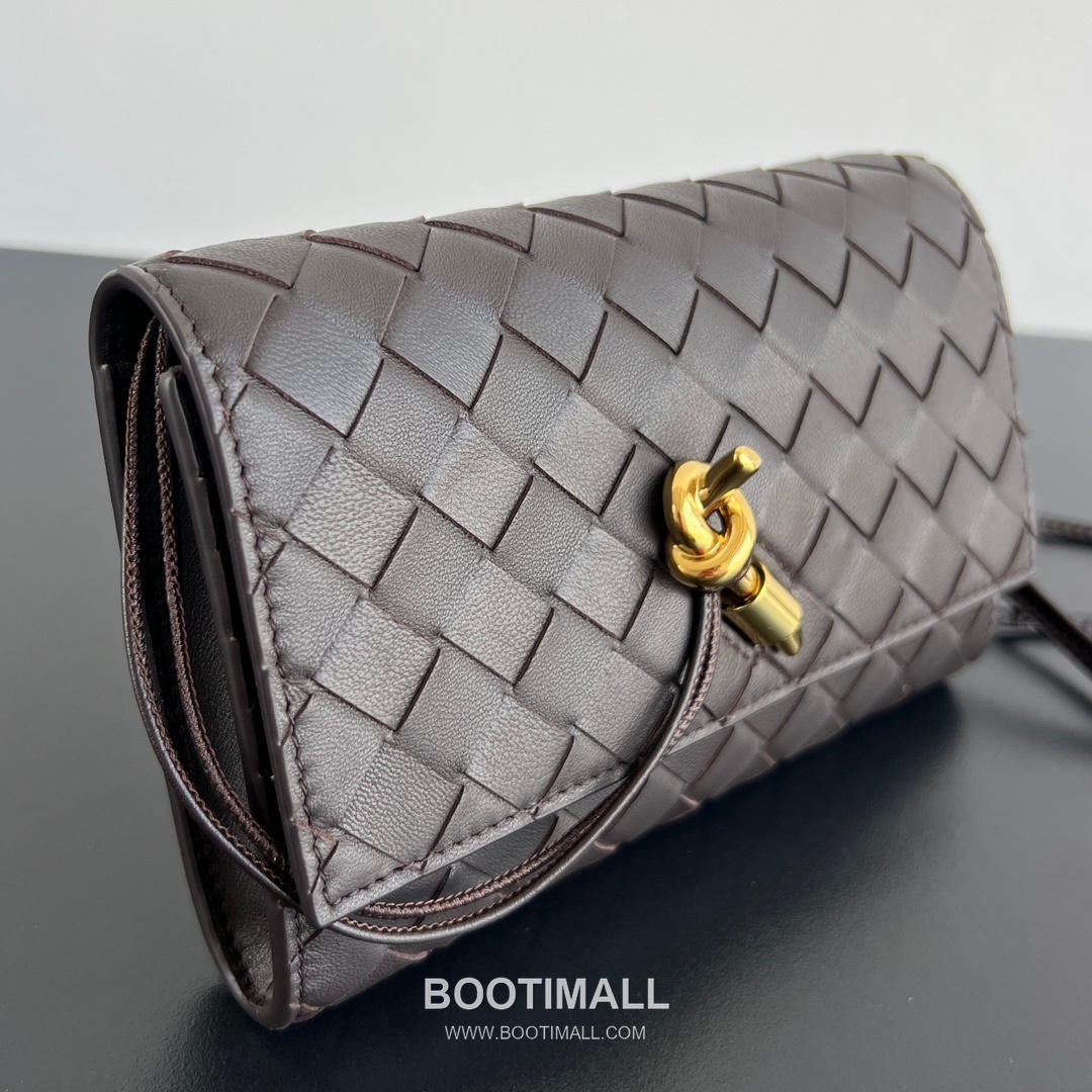 Bottega Veneta Andiamo Envelope Intrecciato Lambskin White Crossbody Bag 보테가 베네타 안디아모 엔벨로프 인트레치아토 램스킨 화이트 크로스백 19cm 6