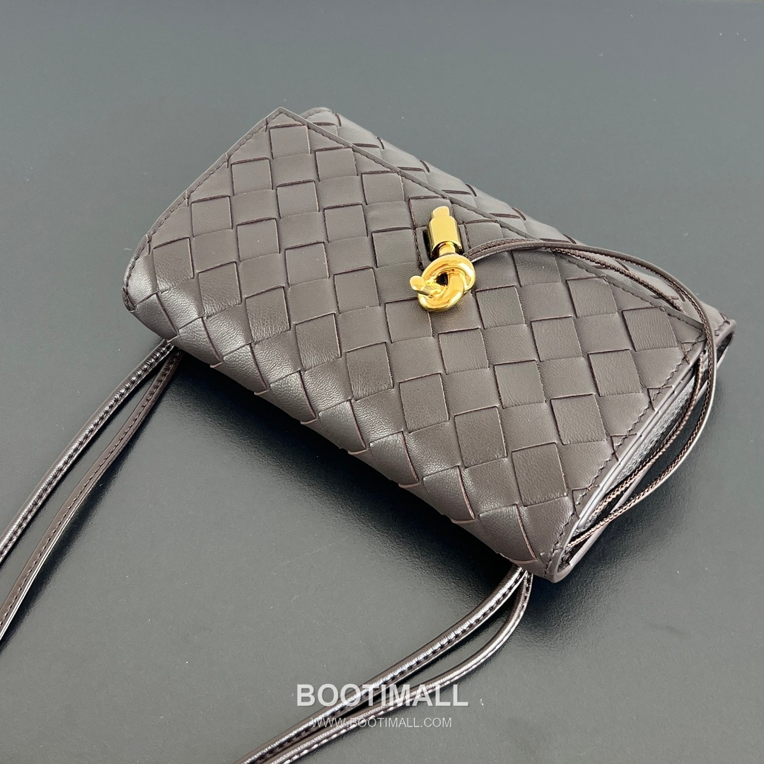 Bottega Veneta Andiamo Envelope Intrecciato Lambskin White Crossbody Bag 보테가 베네타 안디아모 엔벨로프 인트레치아토 램스킨 화이트 크로스백 19cm 8
