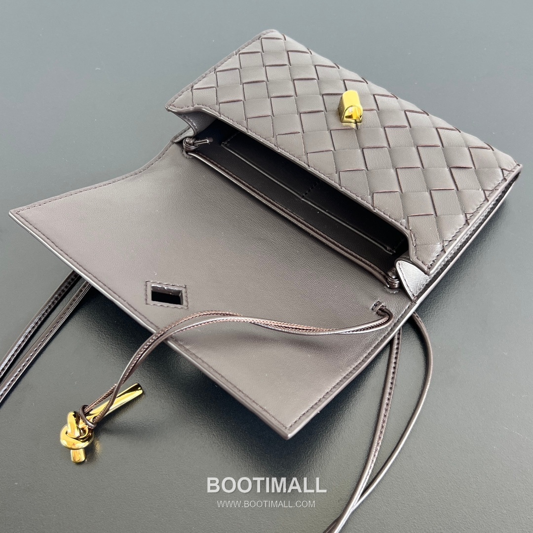 Bottega Veneta Andiamo Envelope Intrecciato Lambskin White Crossbody Bag 보테가 베네타 안디아모 엔벨로프 인트레치아토 램스킨 화이트 크로스백 19cm 9