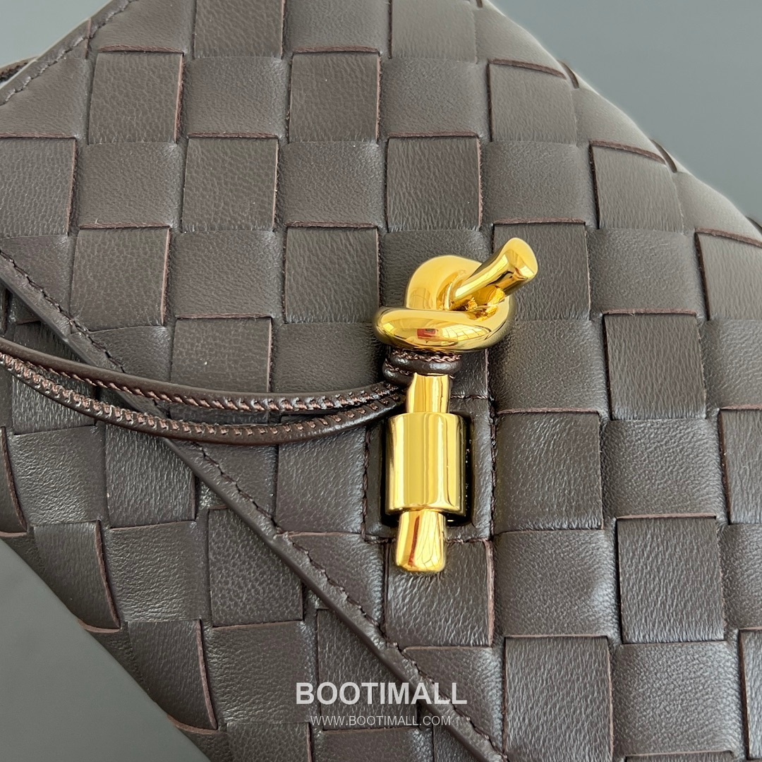 Bottega Veneta Andiamo Envelope Intrecciato Lambskin White Crossbody Bag 보테가 베네타 안디아모 엔벨로프 인트레치아토 램스킨 화이트 크로스백 19cm 10