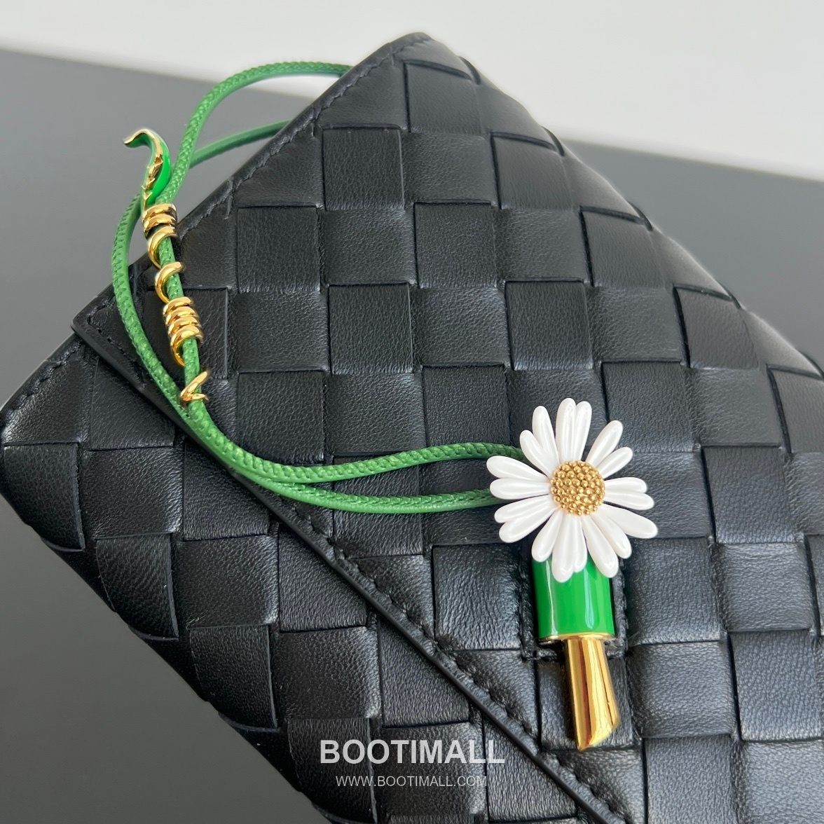 Bottega Veneta Andiamo Envelope Bag Woven Lambskin Black Crossbody Bag 보테가 베네타 안디아모 엔벨로프 백 위빙 램스킨 블랙 크로스백 19cm 8