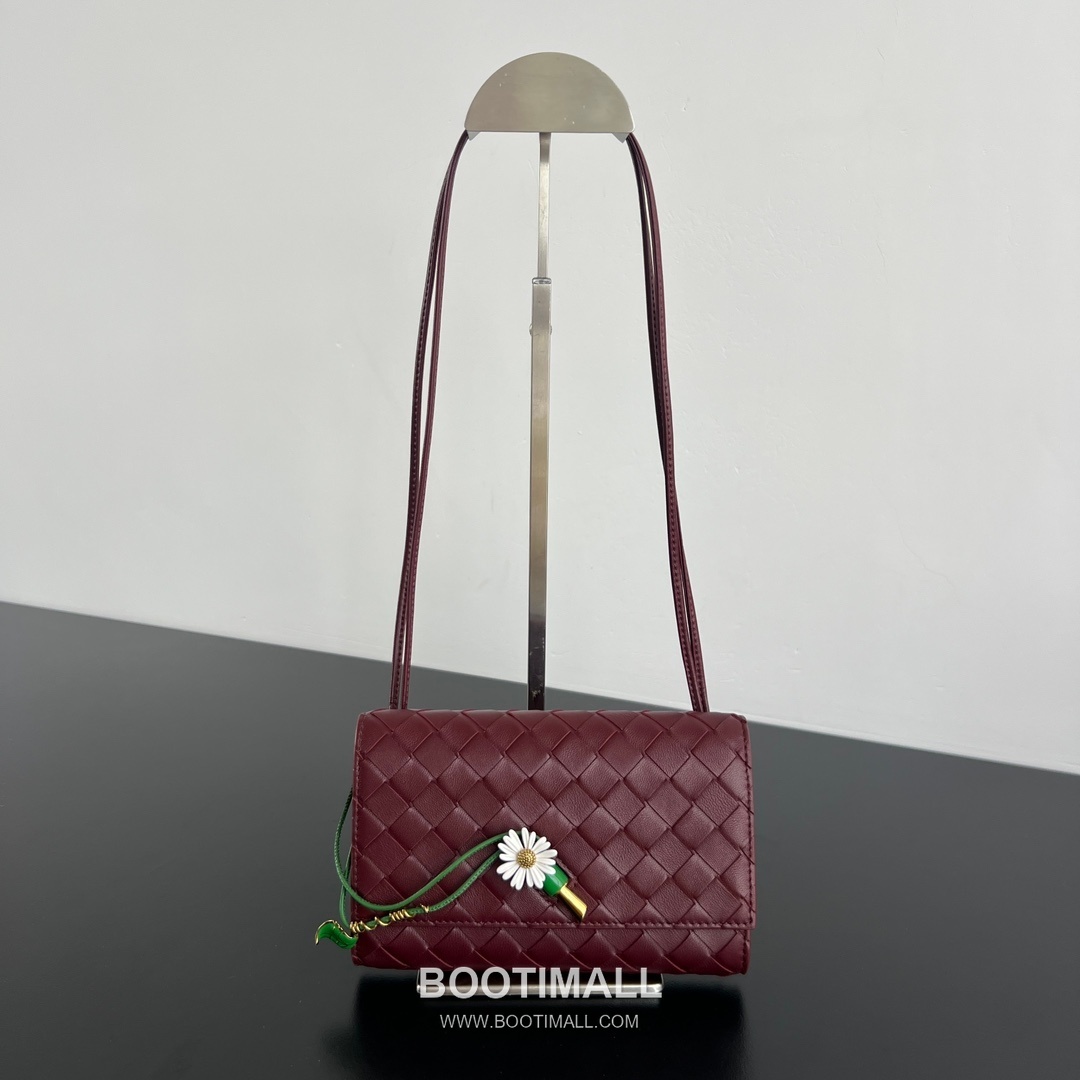 Bottega Veneta Andiamo Envelope Bag Woven Lambskin Black Crossbody Bag 보테가 베네타 안디아모 엔벨로프 백 위빙 램스킨 블랙 크로스백 19cm 2