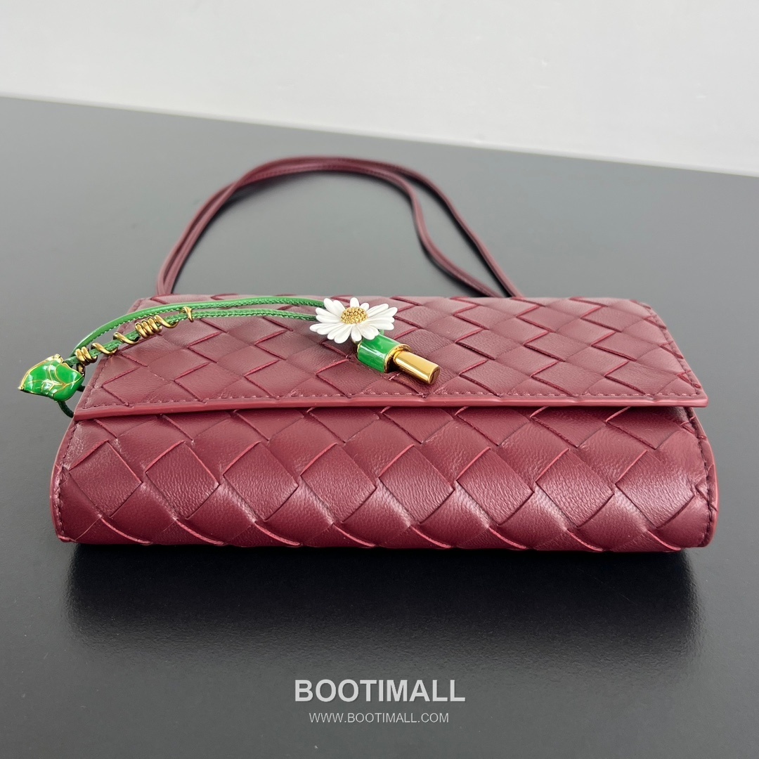 Bottega Veneta Andiamo Envelope Bag Woven Lambskin Black Crossbody Bag 보테가 베네타 안디아모 엔벨로프 백 위빙 램스킨 블랙 크로스백 19cm 5