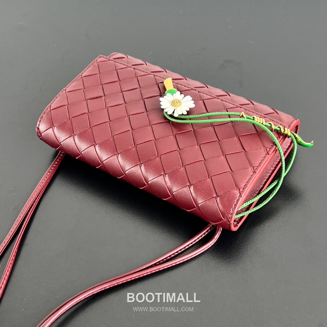 Bottega Veneta Andiamo Envelope Bag Woven Lambskin Black Crossbody Bag 보테가 베네타 안디아모 엔벨로프 백 위빙 램스킨 블랙 크로스백 19cm 6