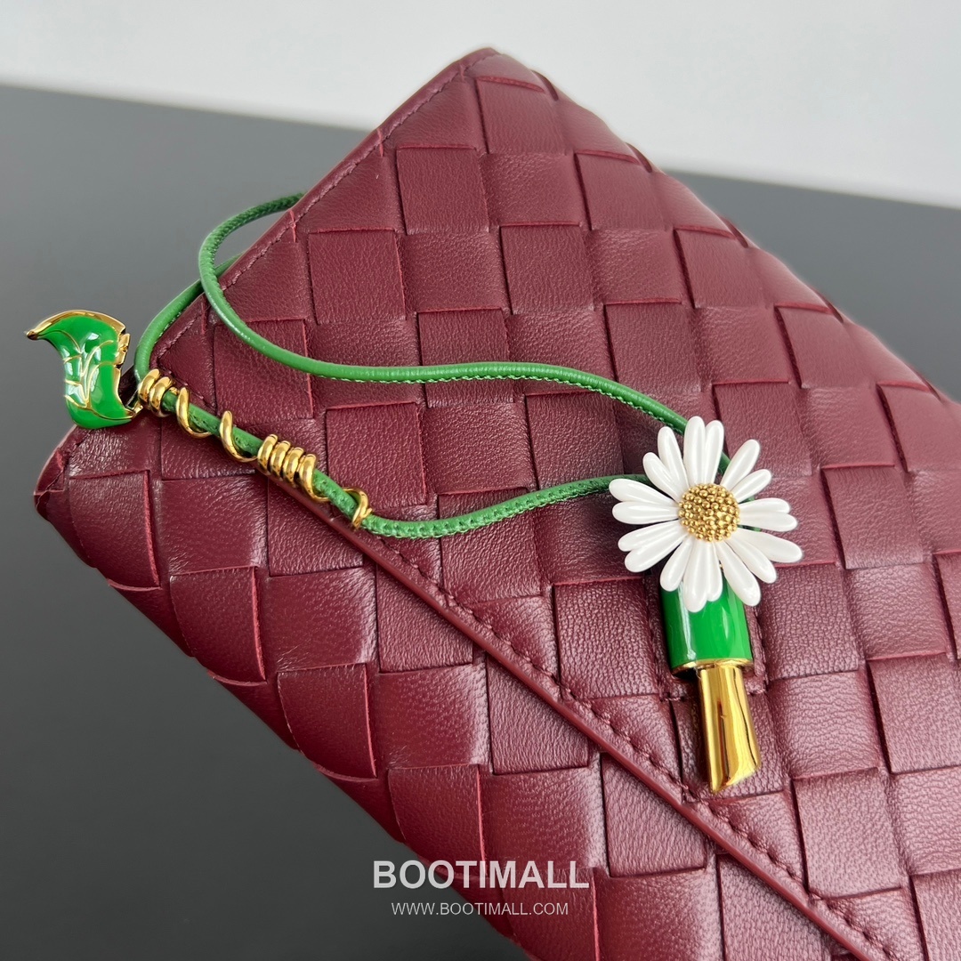 Bottega Veneta Andiamo Envelope Bag Woven Lambskin Black Crossbody Bag 보테가 베네타 안디아모 엔벨로프 백 위빙 램스킨 블랙 크로스백 19cm 8