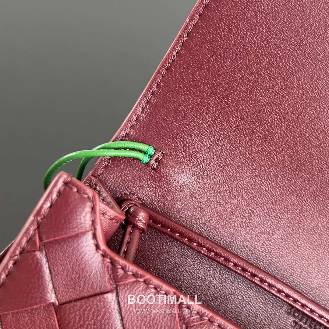 Bottega Veneta Andiamo Envelope Bag Woven Lambskin Black Crossbody Bag 보테가 베네타 안디아모 엔벨로프 백 위빙 램스킨 블랙 크로스백 19cm 9