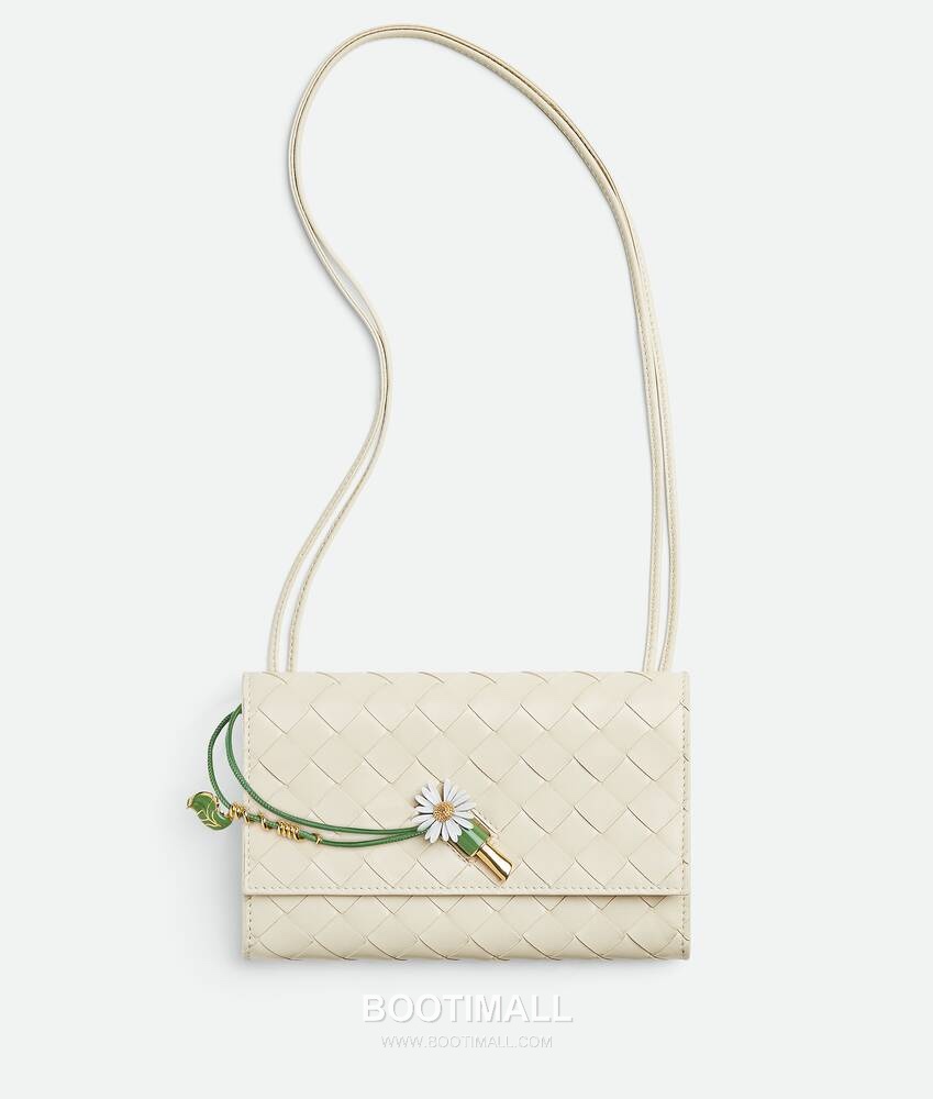 Bottega Veneta Andiamo Envelope Bag Woven Lambskin Black Crossbody Bag 보테가 베네타 안디아모 엔벨로프 백 위빙 램스킨 블랙 크로스백 19cm 1