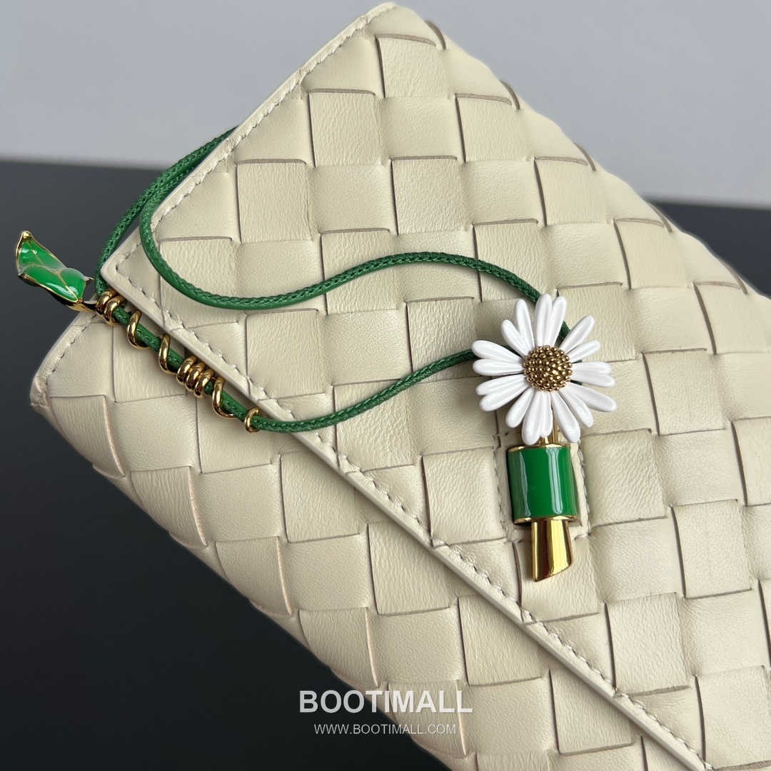 Bottega Veneta Andiamo Envelope Bag Woven Lambskin Black Crossbody Bag 보테가 베네타 안디아모 엔벨로프 백 위빙 램스킨 블랙 크로스백 19cm 11