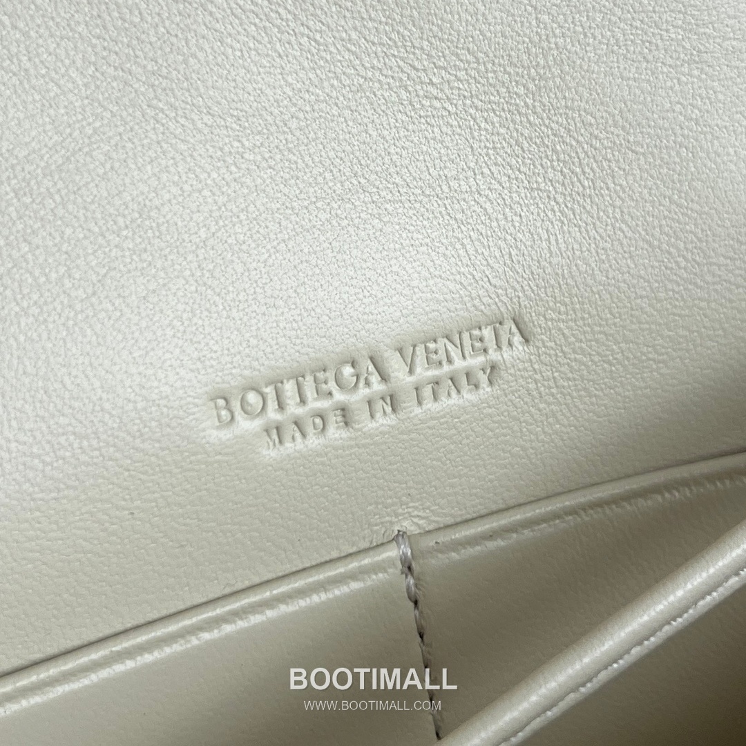 Bottega Veneta Andiamo Envelope Bag Woven Lambskin Black Crossbody Bag 보테가 베네타 안디아모 엔벨로프 백 위빙 램스킨 블랙 크로스백 19cm 13