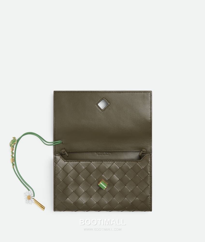 Bottega Veneta Andiamo Envelope Bag Woven Lambskin Black Crossbody Bag 보테가 베네타 안디아모 엔벨로프 백 위빙 램스킨 블랙 크로스백 19cm 2