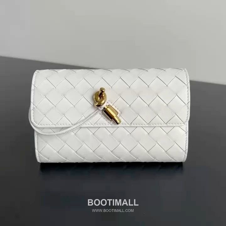 Bottega Veneta Andiamo Flap Wallet Intrecciato Gold Long Wallet 보테가 베네타 안디아모 플랩 장지갑 인트레치아토 레더 골드 19cm 1
