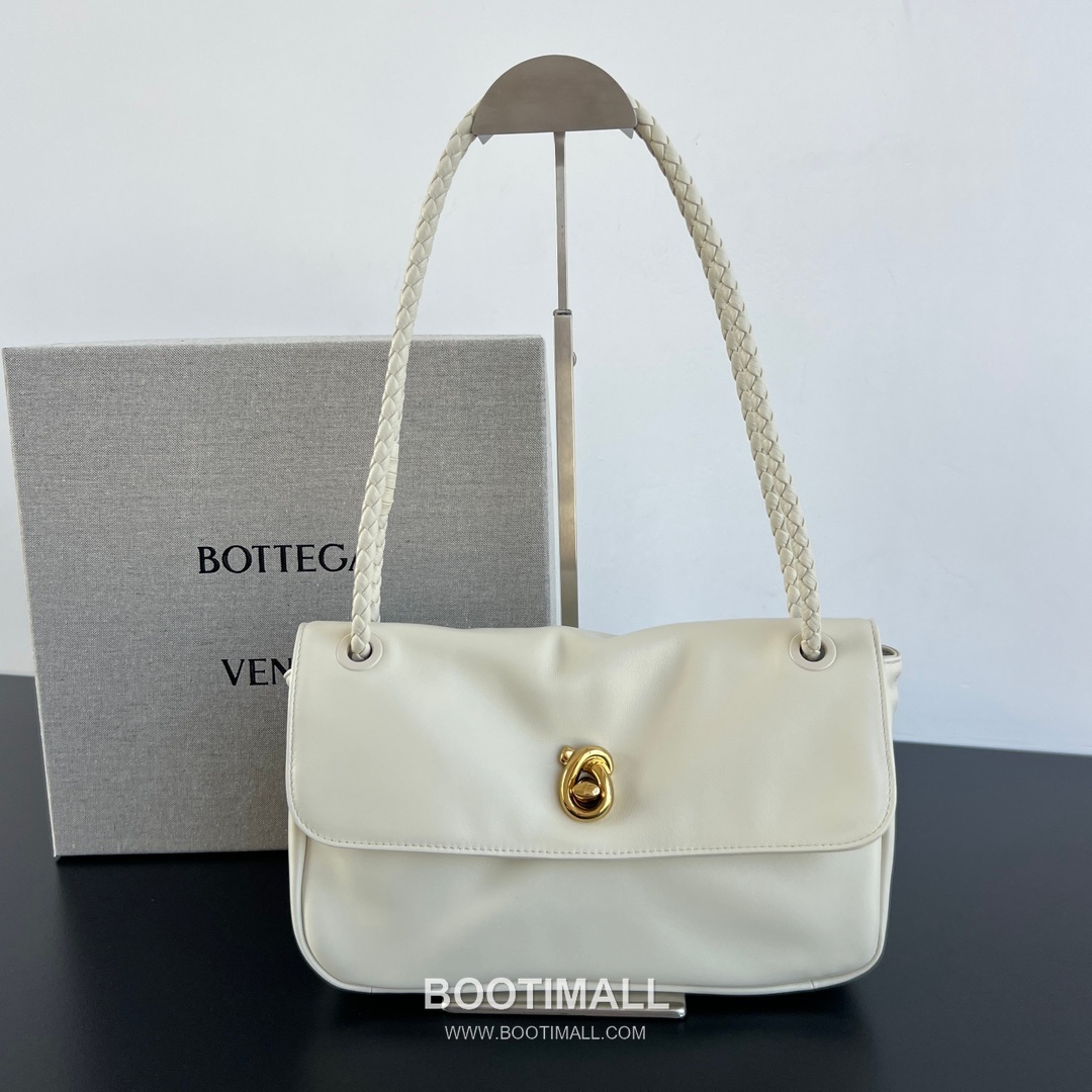 Bottega Veneta Madison Shoulder Bag Smooth Lambskin Black 보테가 베네타 매디슨 숄더백 스무스 램스킨 블랙 27cm 4