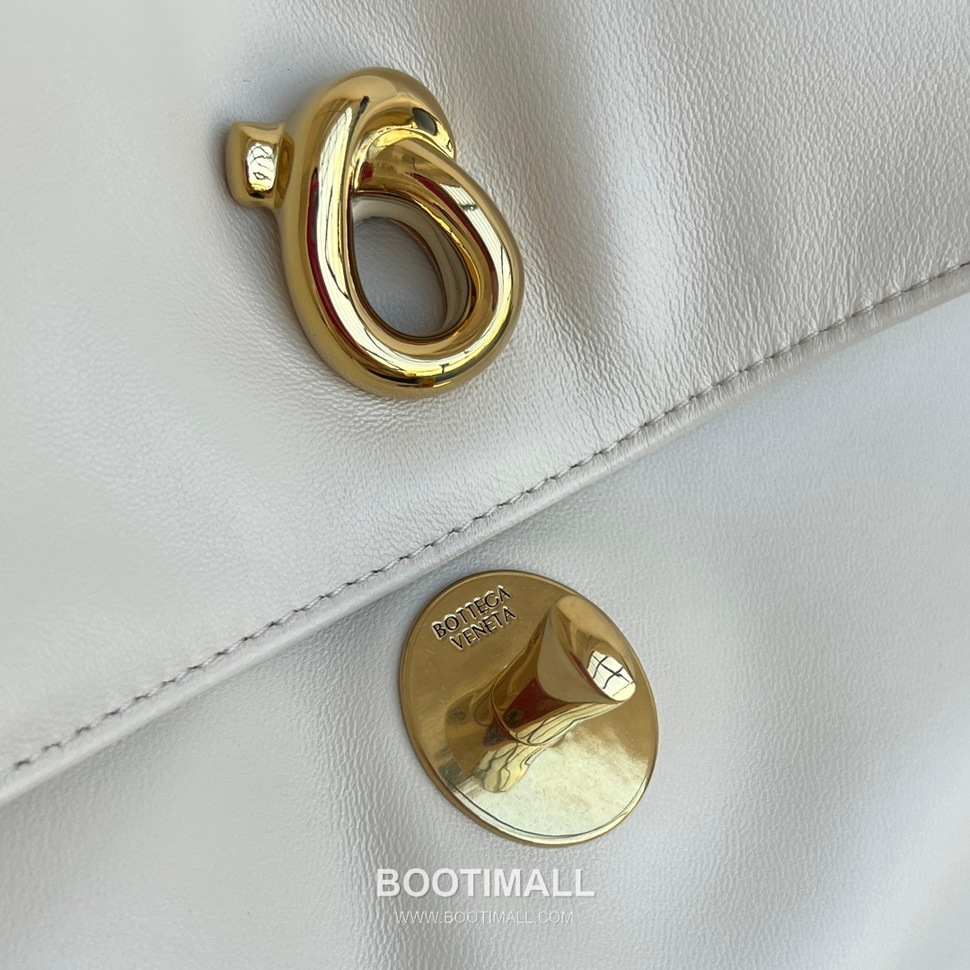 Bottega Veneta Madison Shoulder Bag Smooth Lambskin Black 보테가 베네타 매디슨 숄더백 스무스 램스킨 블랙 27cm 11