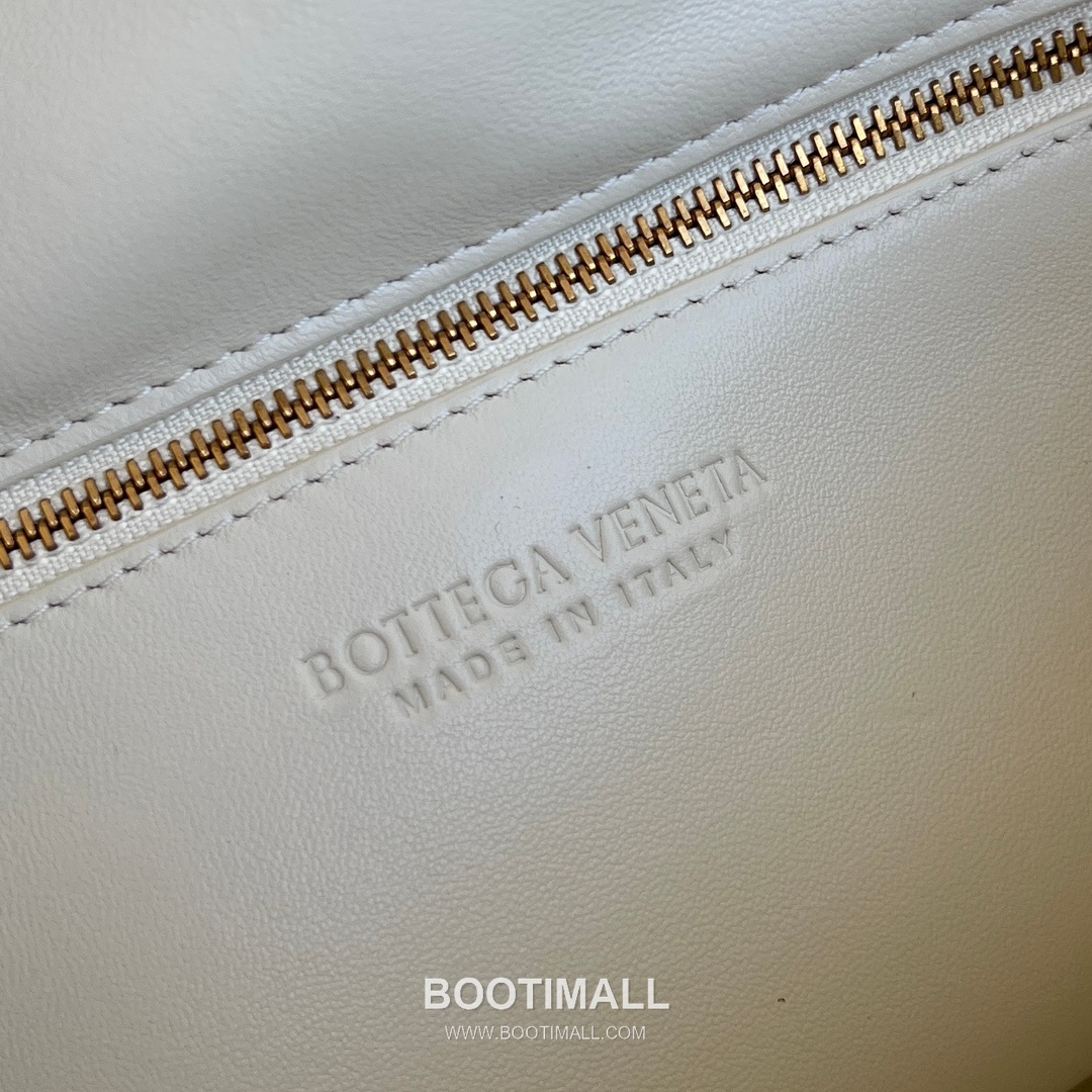 Bottega Veneta Madison Shoulder Bag Smooth Lambskin Black 보테가 베네타 매디슨 숄더백 스무스 램스킨 블랙 27cm 12