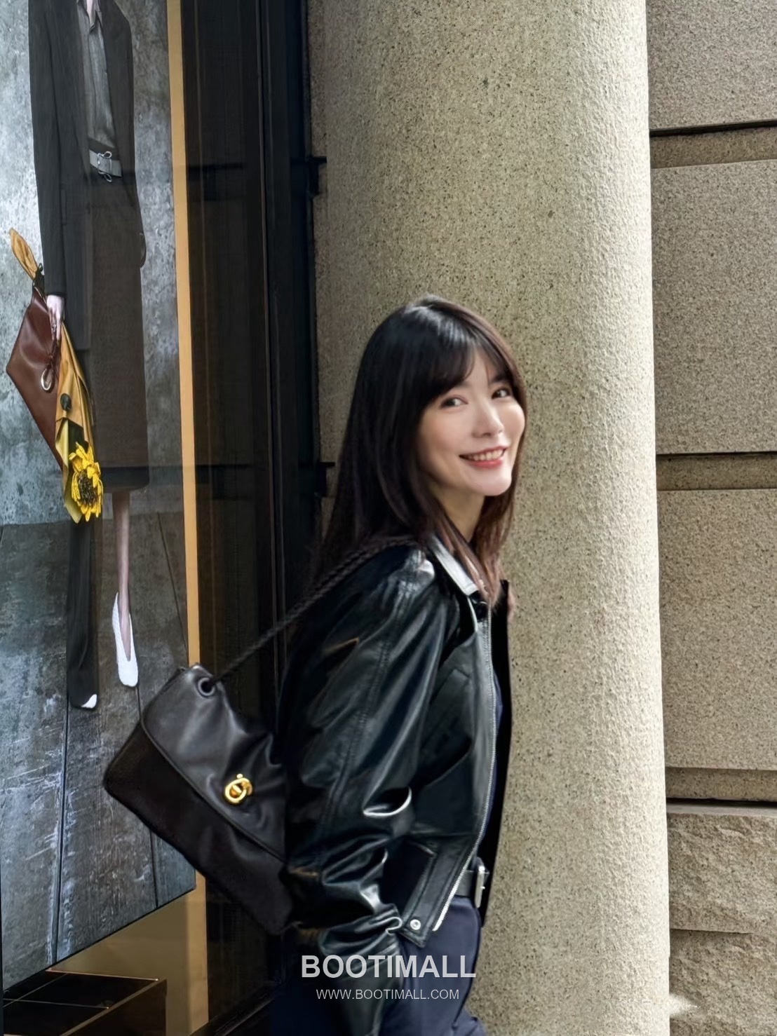 Bottega Veneta Madison Shoulder Bag Smooth Lambskin Black 보테가 베네타 매디슨 숄더백 스무스 램스킨 블랙 27cm 1