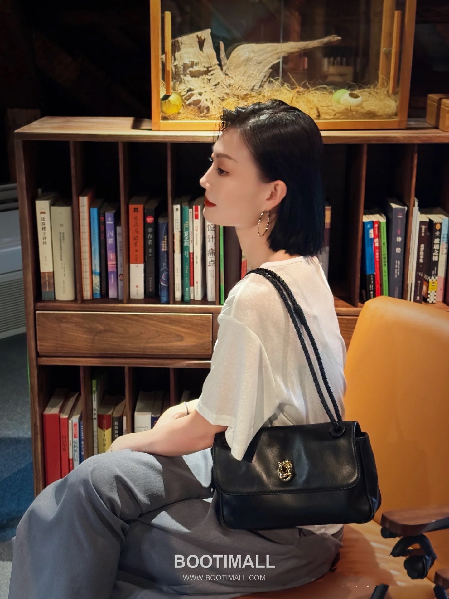 Bottega Veneta Madison Shoulder Bag Smooth Lambskin Black 보테가 베네타 매디슨 숄더백 스무스 램스킨 블랙 27cm 2