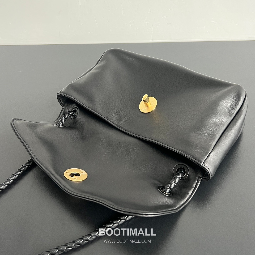 Bottega Veneta Madison Shoulder Bag Smooth Lambskin Black 보테가 베네타 매디슨 숄더백 스무스 램스킨 블랙 27cm 9