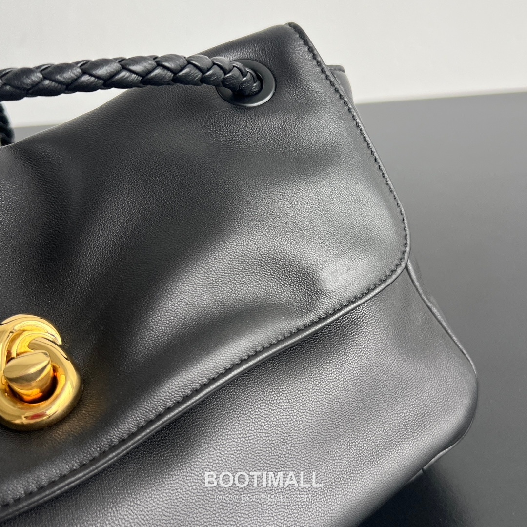 Bottega Veneta Madison Shoulder Bag Smooth Lambskin Black 보테가 베네타 매디슨 숄더백 스무스 램스킨 블랙 27cm 11