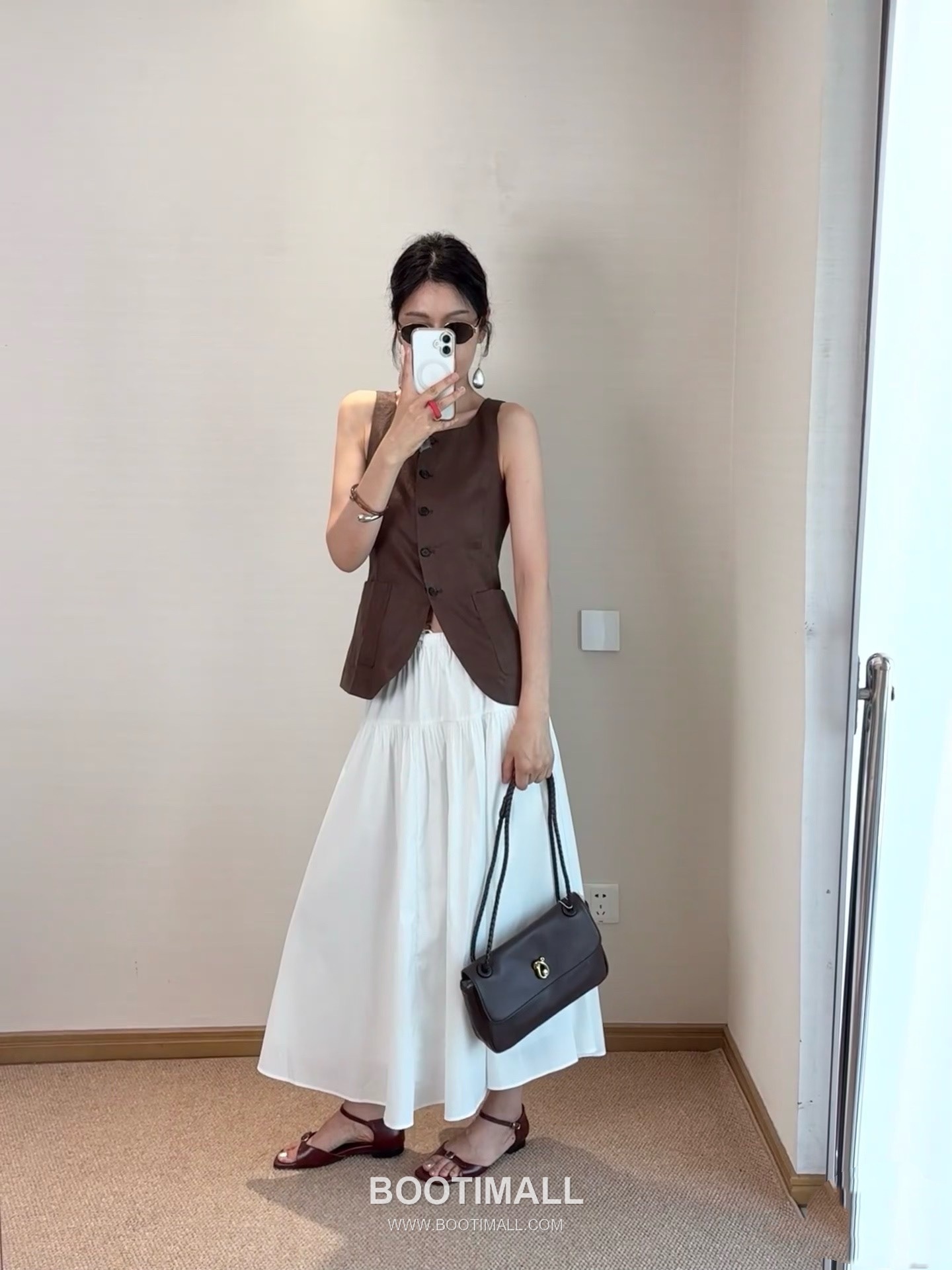 Bottega Veneta Madison Shoulder Bag Smooth Lambskin Black 보테가 베네타 매디슨 숄더백 스무스 램스킨 블랙 27cm 2