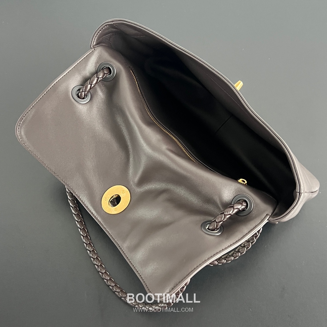 Bottega Veneta Madison Shoulder Bag Smooth Lambskin Black 보테가 베네타 매디슨 숄더백 스무스 램스킨 블랙 27cm 10