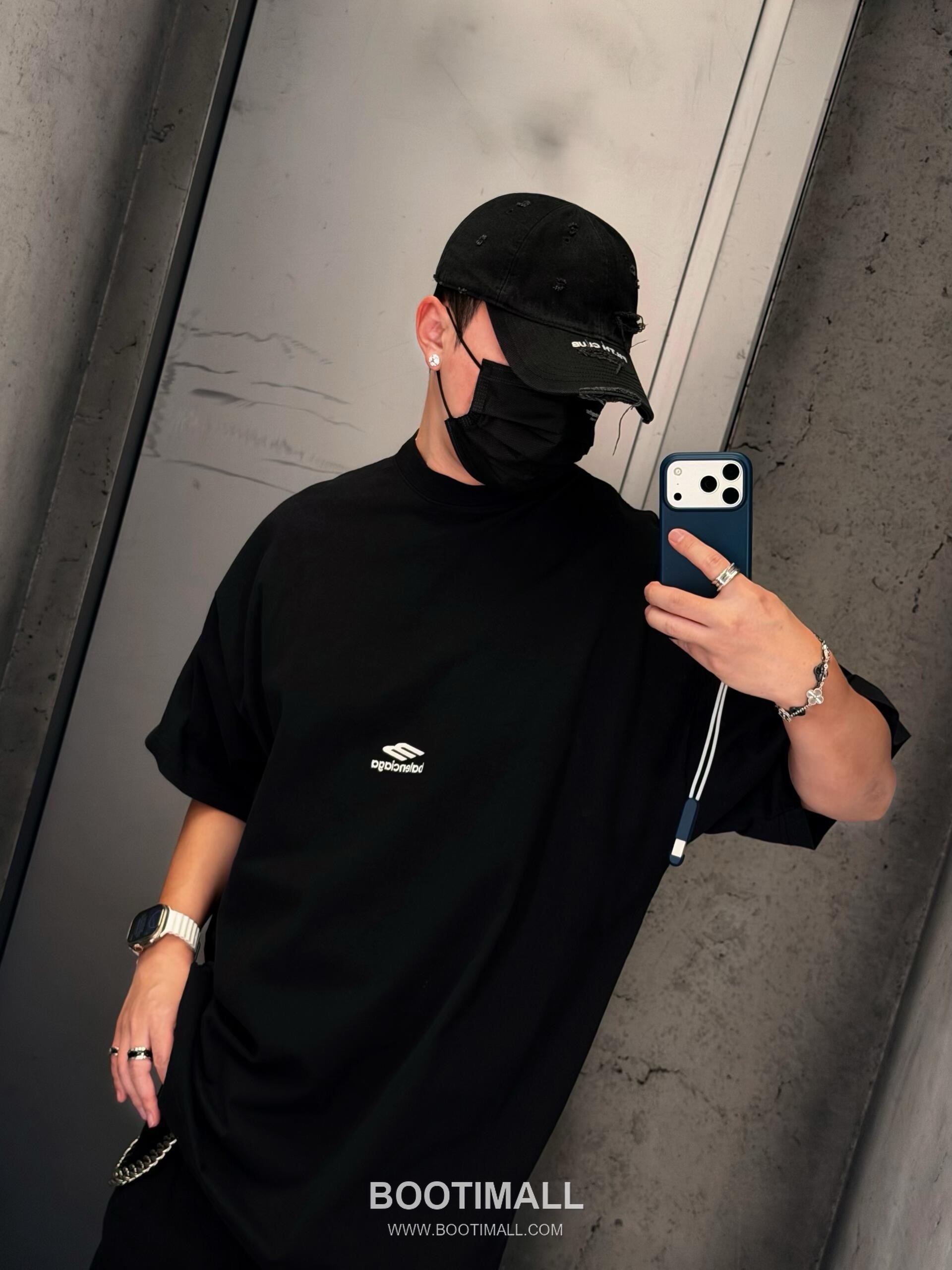 Balenciaga 3M Embroidered T-Shirt Cotton Black 발렌시아가 3M 자수 티셔츠 코튼 블랙 1